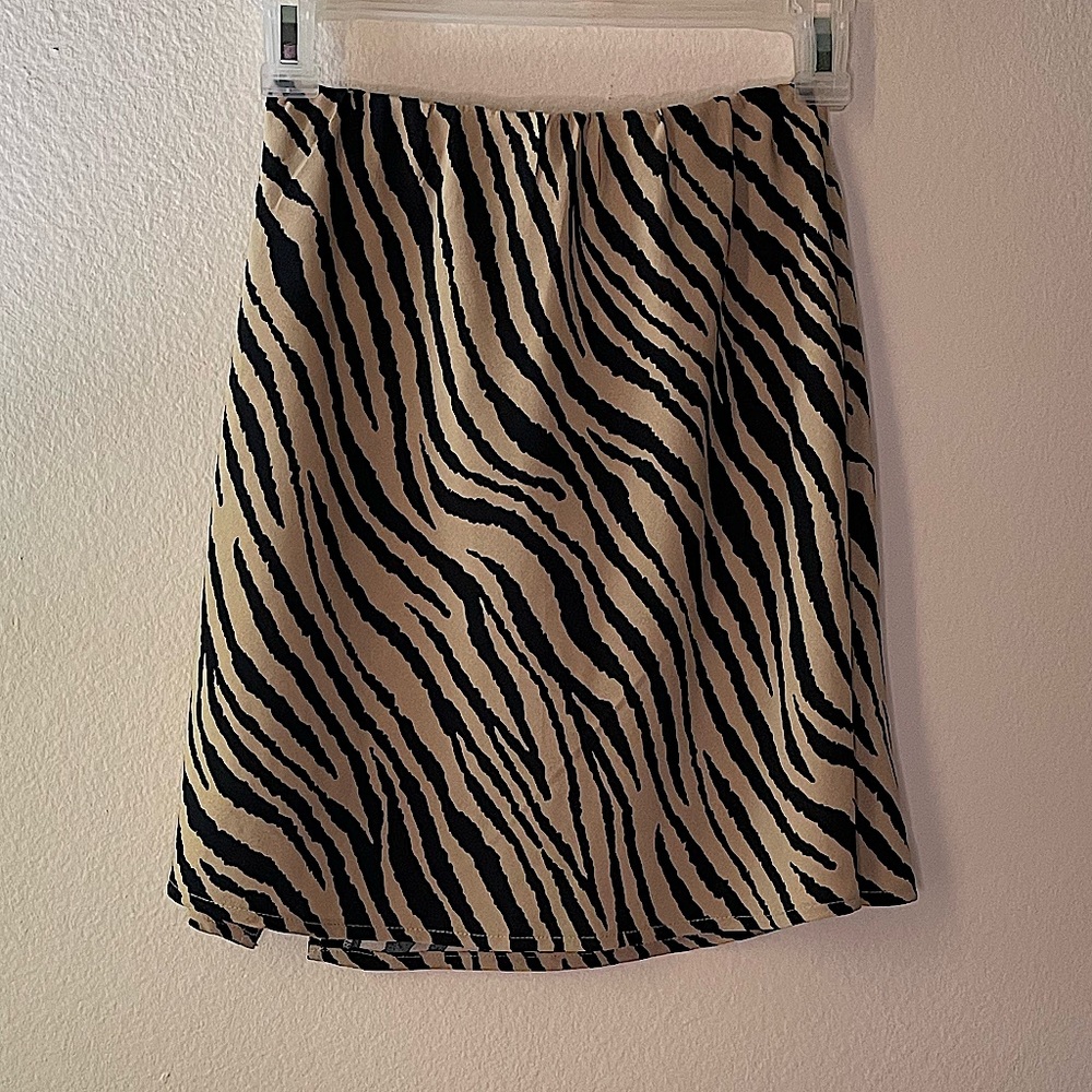 NEW FLOWY ANIMAL PRINT MINI SKIRT